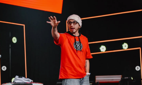 Moshe speaking to an audience at a live event.